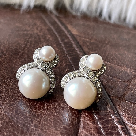 Marvella | Vintage | Faux Pearl Crystal Silver Tone Clip On Earrings - Picture 8 of 14